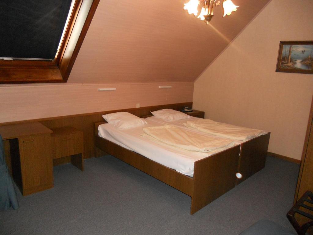 Hotel Ten Putte Gistel Quarto foto