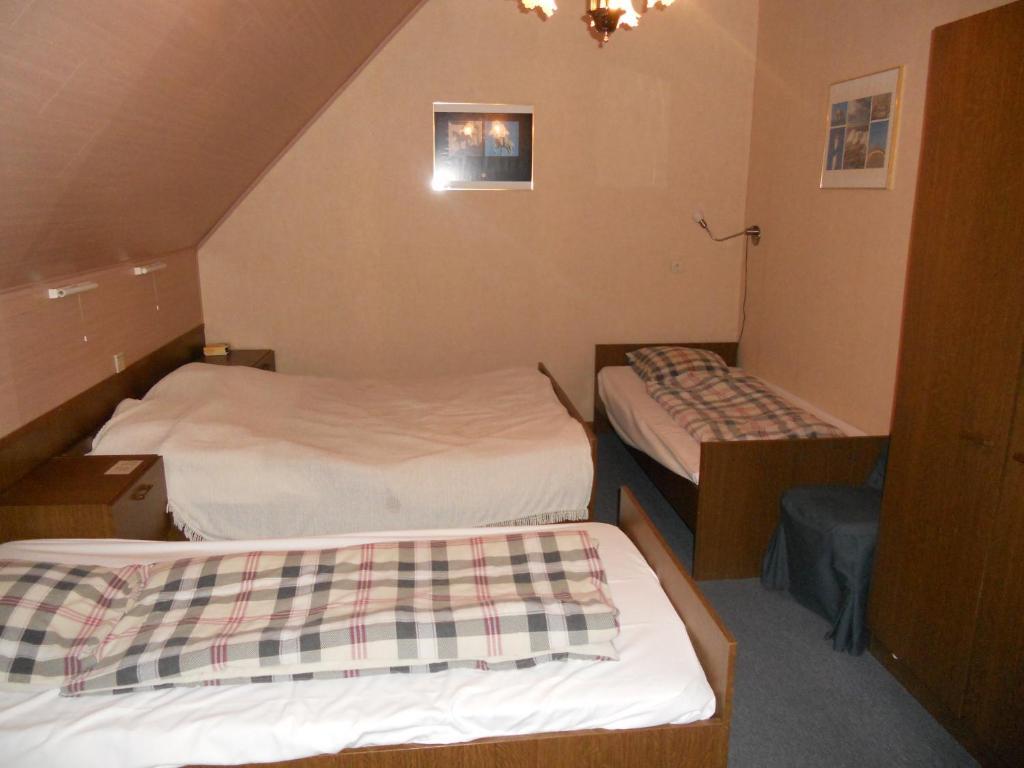 Hotel Ten Putte Gistel Quarto foto